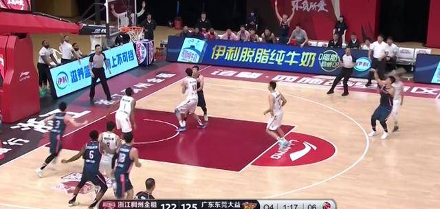  柏林联合新帅首战率队取关键分  